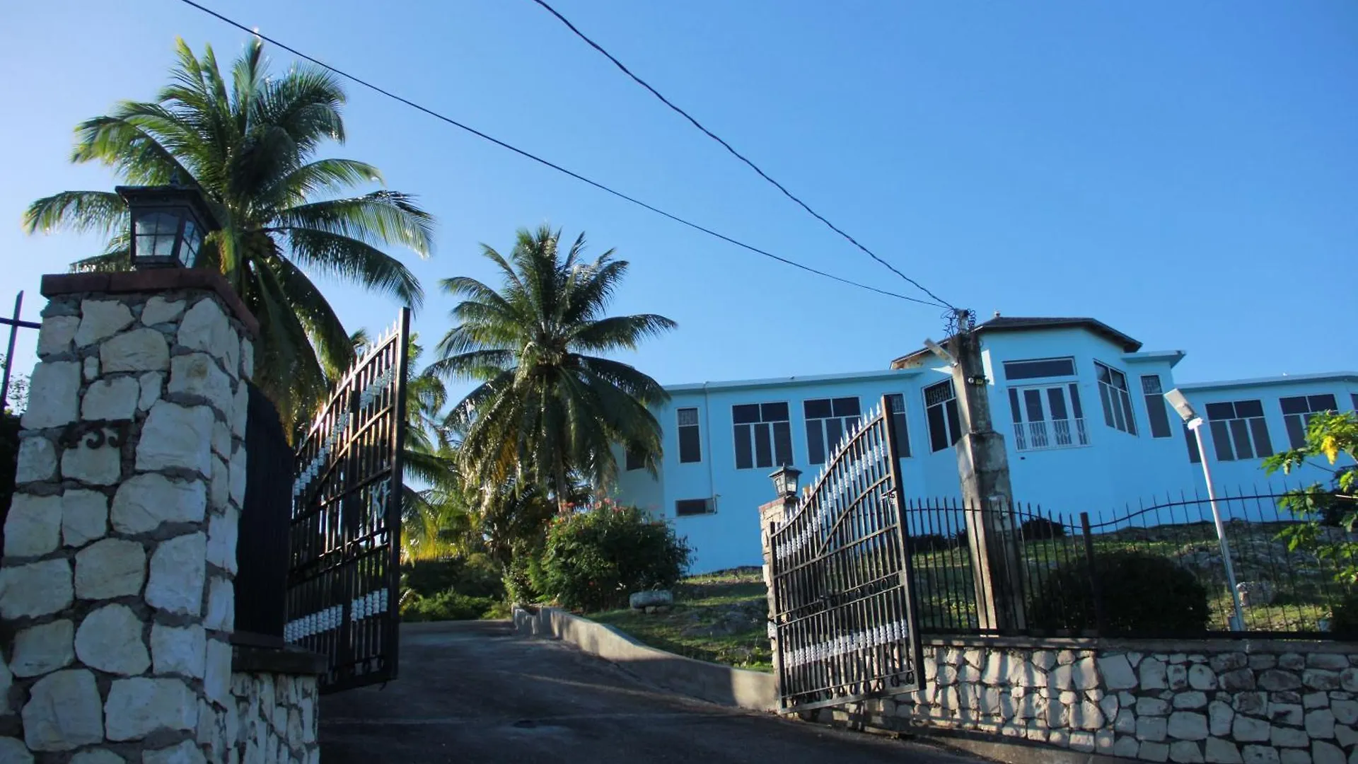 Sunshine Lodge: Your Home Away From Home Montego Bay 0*,