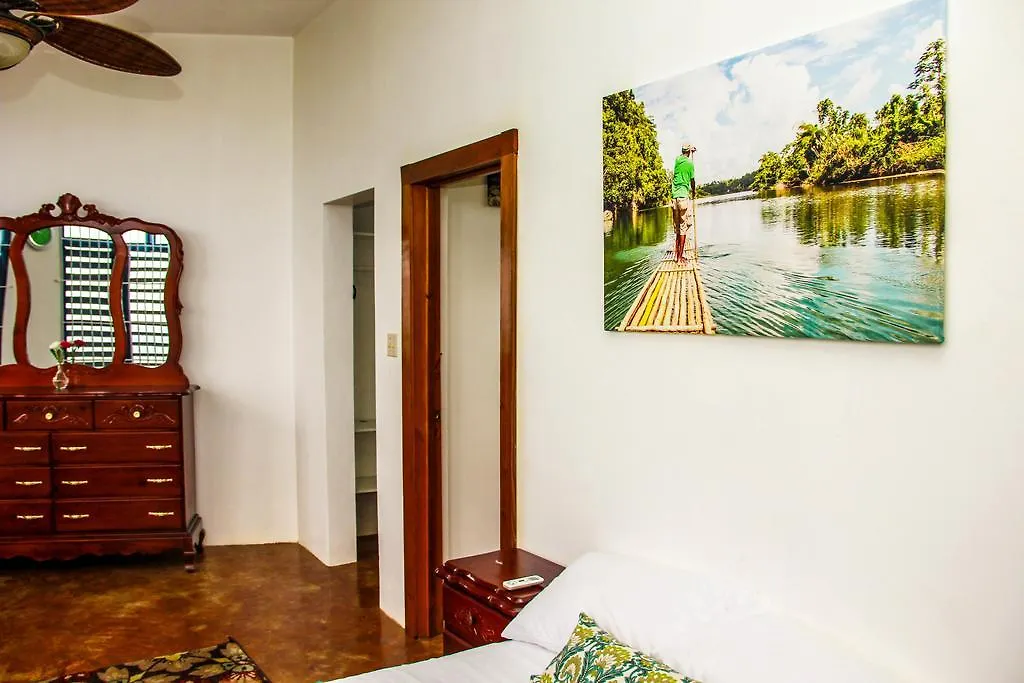 Holiday home Sunshine Lodge: Your Home Away From Home Montego Bay