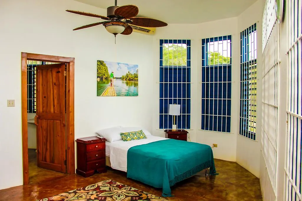 Sunshine Lodge: Your Home Away From Home Montego Bay 0*,