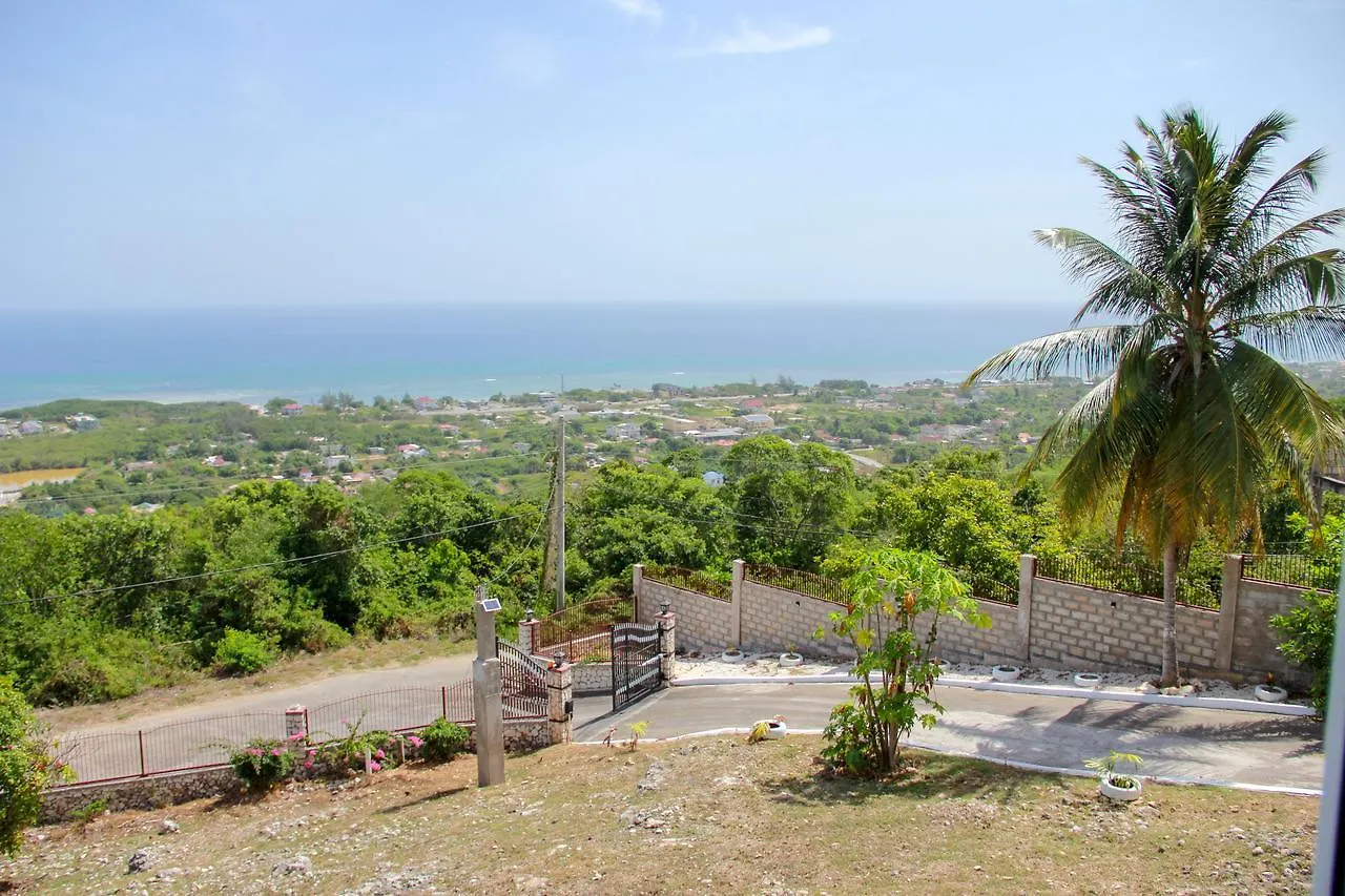 Sunshine Lodge: Your Home Away From Home Montego Bay Holiday home