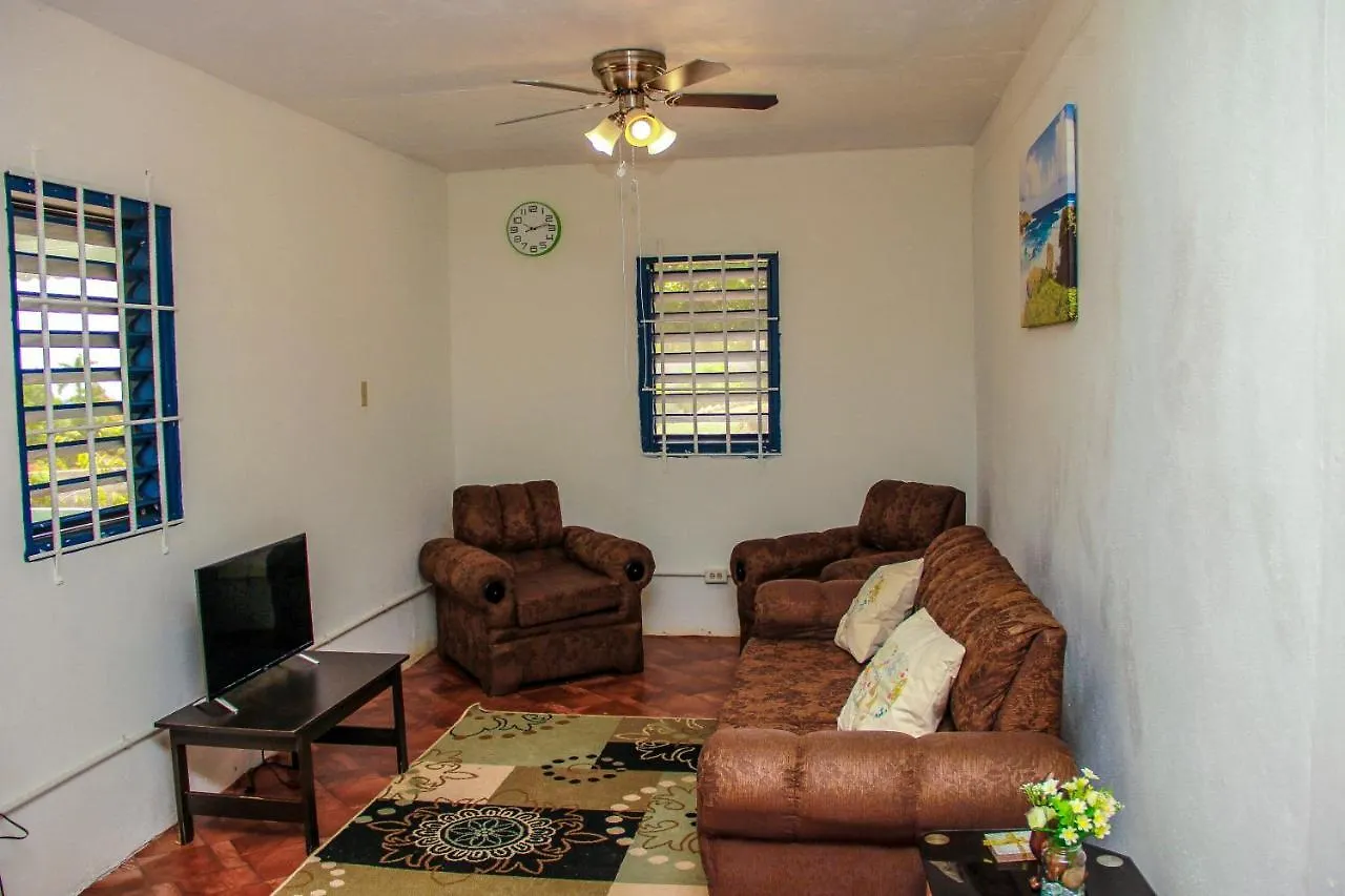 Sunshine Lodge: Your Home Away From Home Montego Bay Holiday home