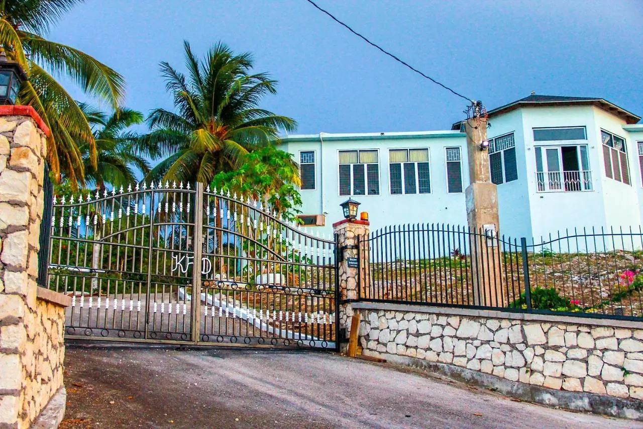 Sunshine Lodge: Your Home Away From Home Montego Bay