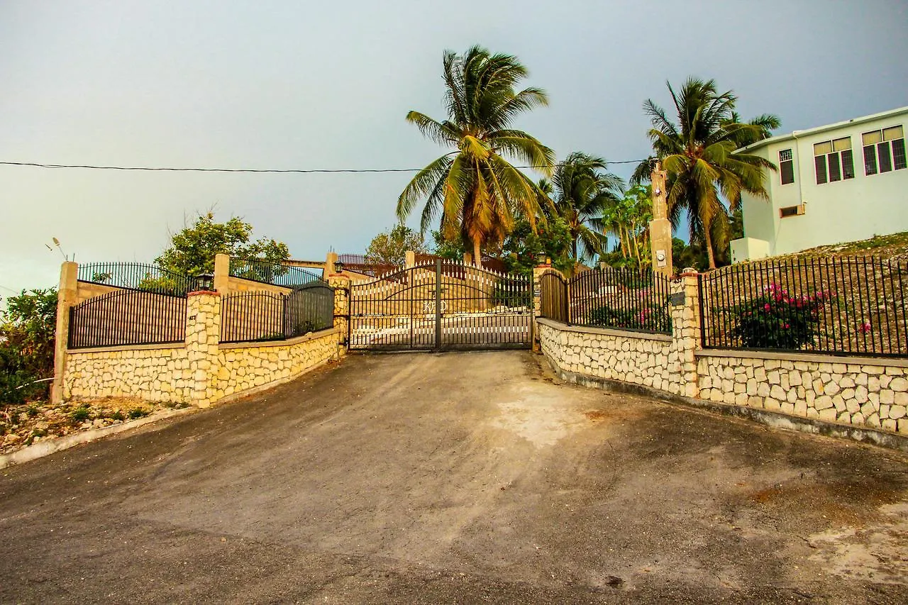 Sunshine Lodge: Your Home Away From Home Montego Bay